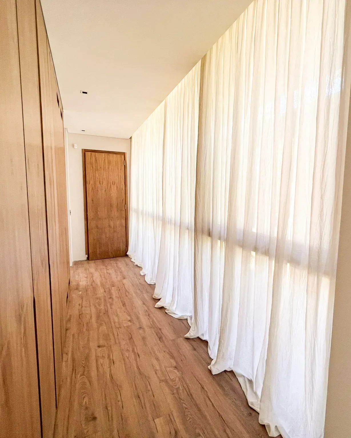Detalle de un trabajo de cortinas tradicionales.