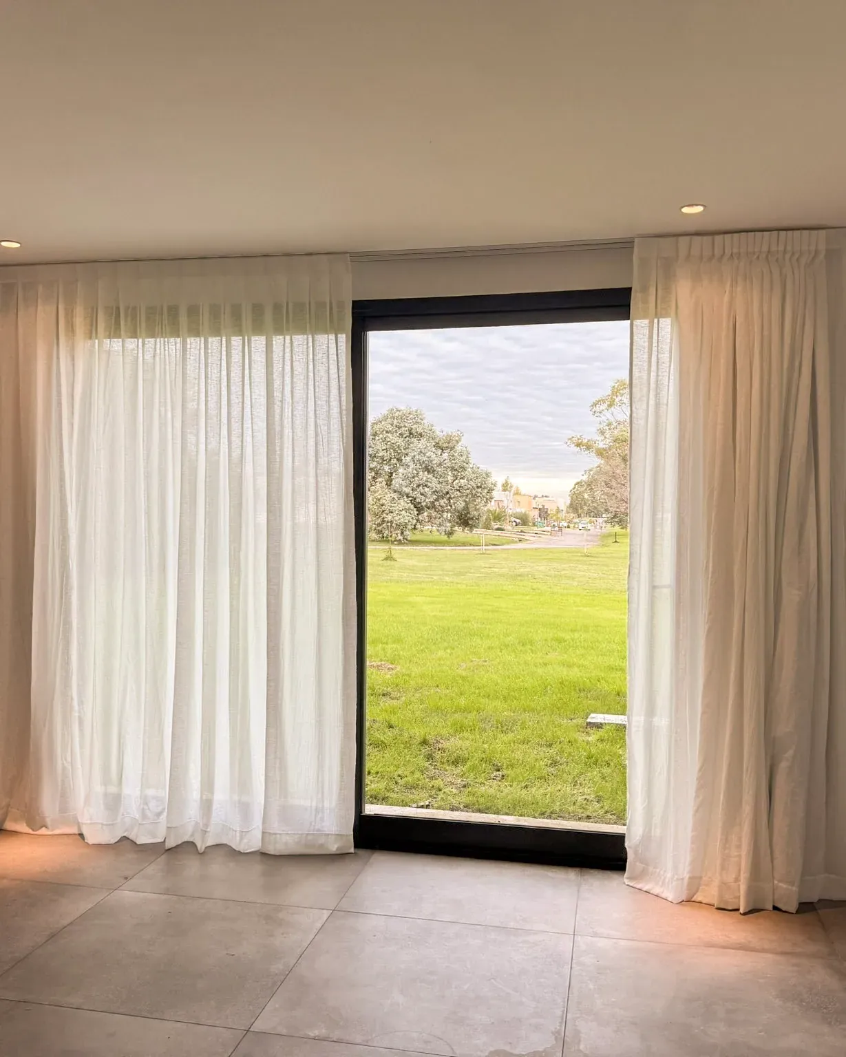 Detalle de un trabajo de cortinas tradicionales.