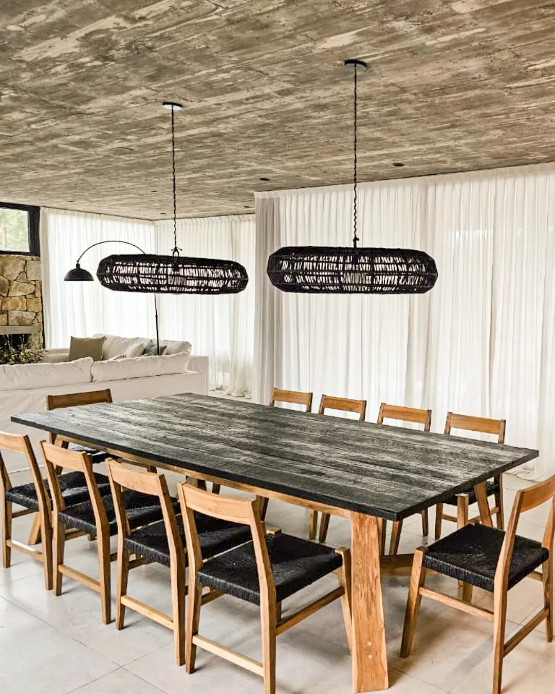 Trabajo de cortinas tradicionales en comedor.