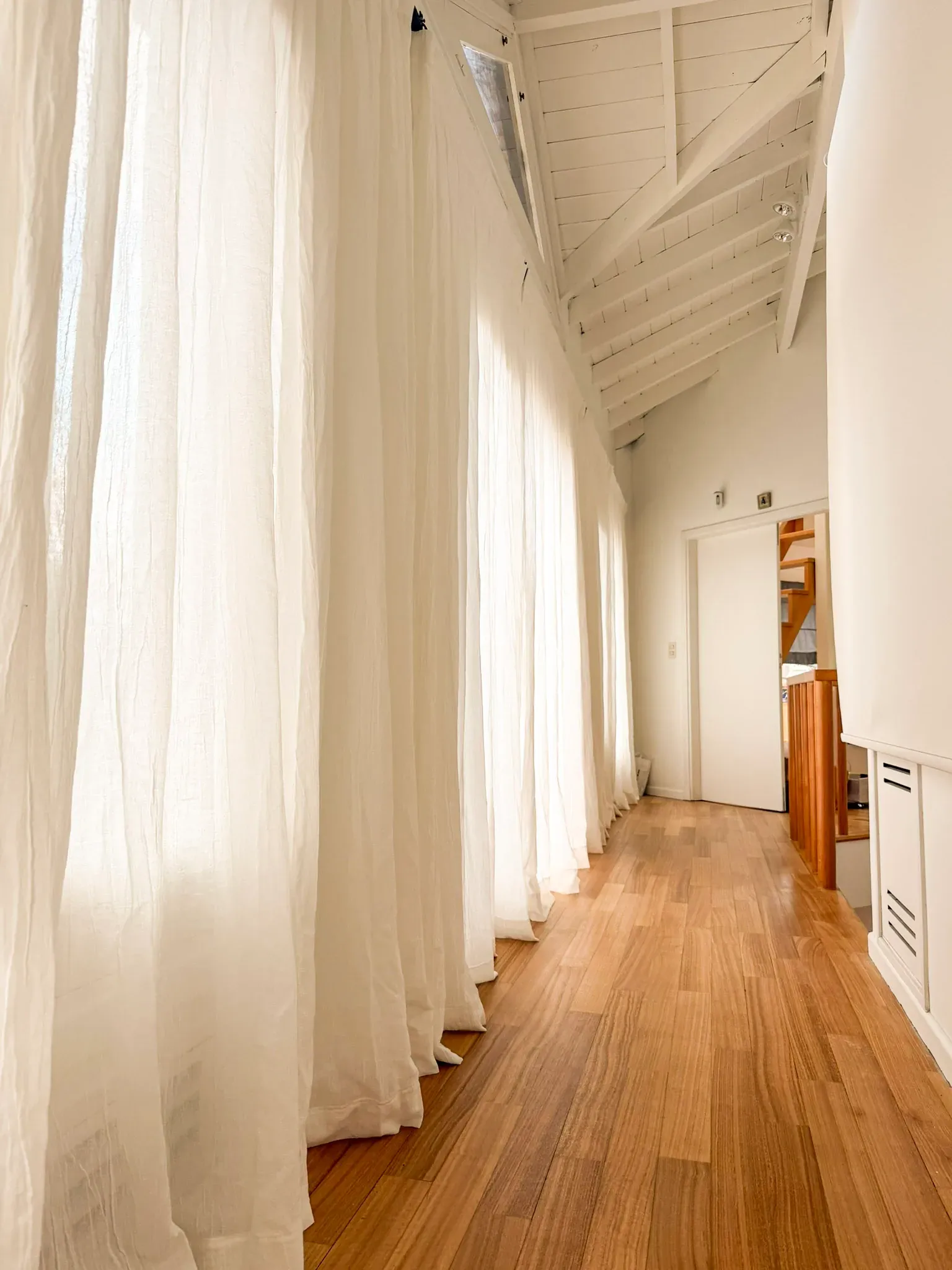 Detalle de un trabajo de cortinas tradicionales.